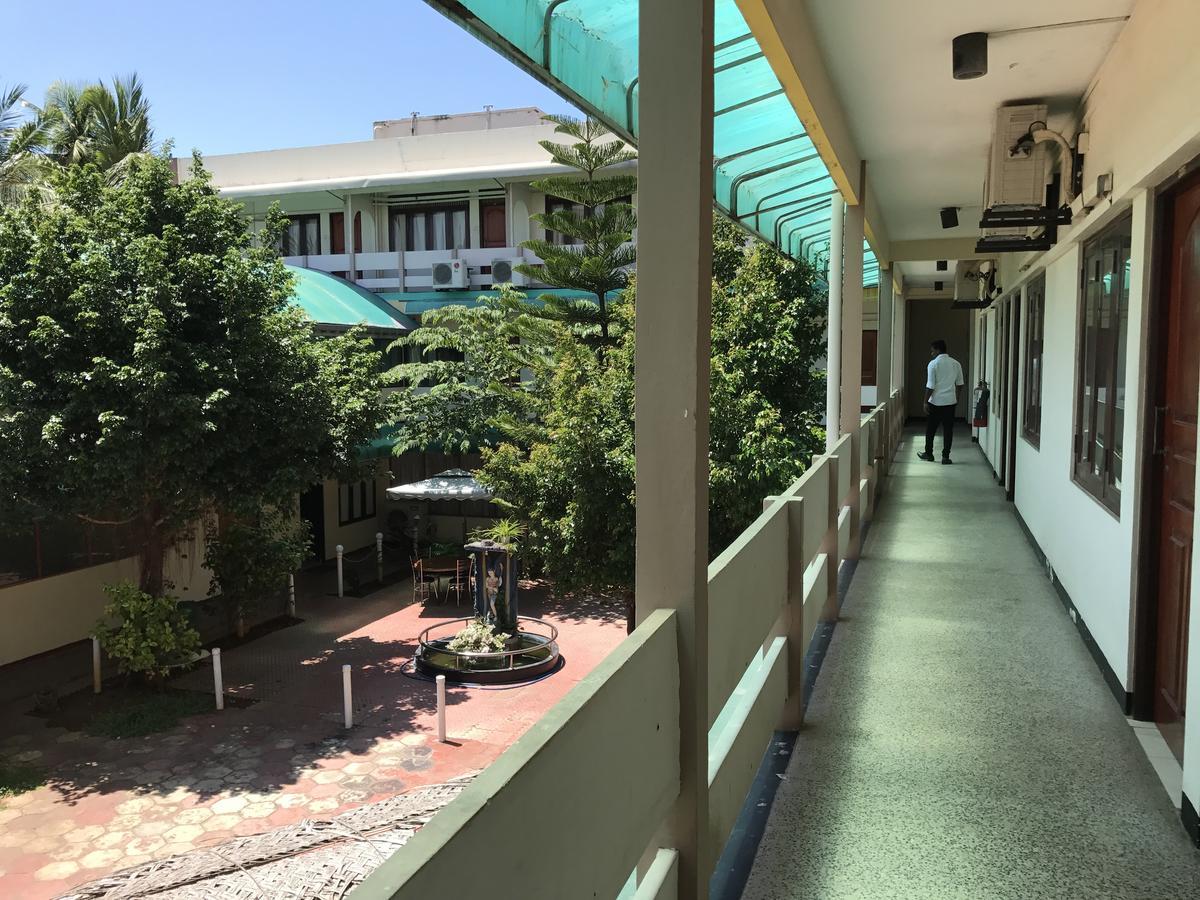 Gnaanams Hotel And Restaurant Τζάφνα Εξωτερικό φωτογραφία