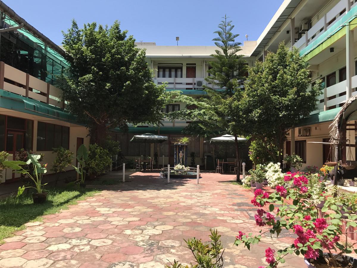 Gnaanams Hotel And Restaurant Τζάφνα Εξωτερικό φωτογραφία