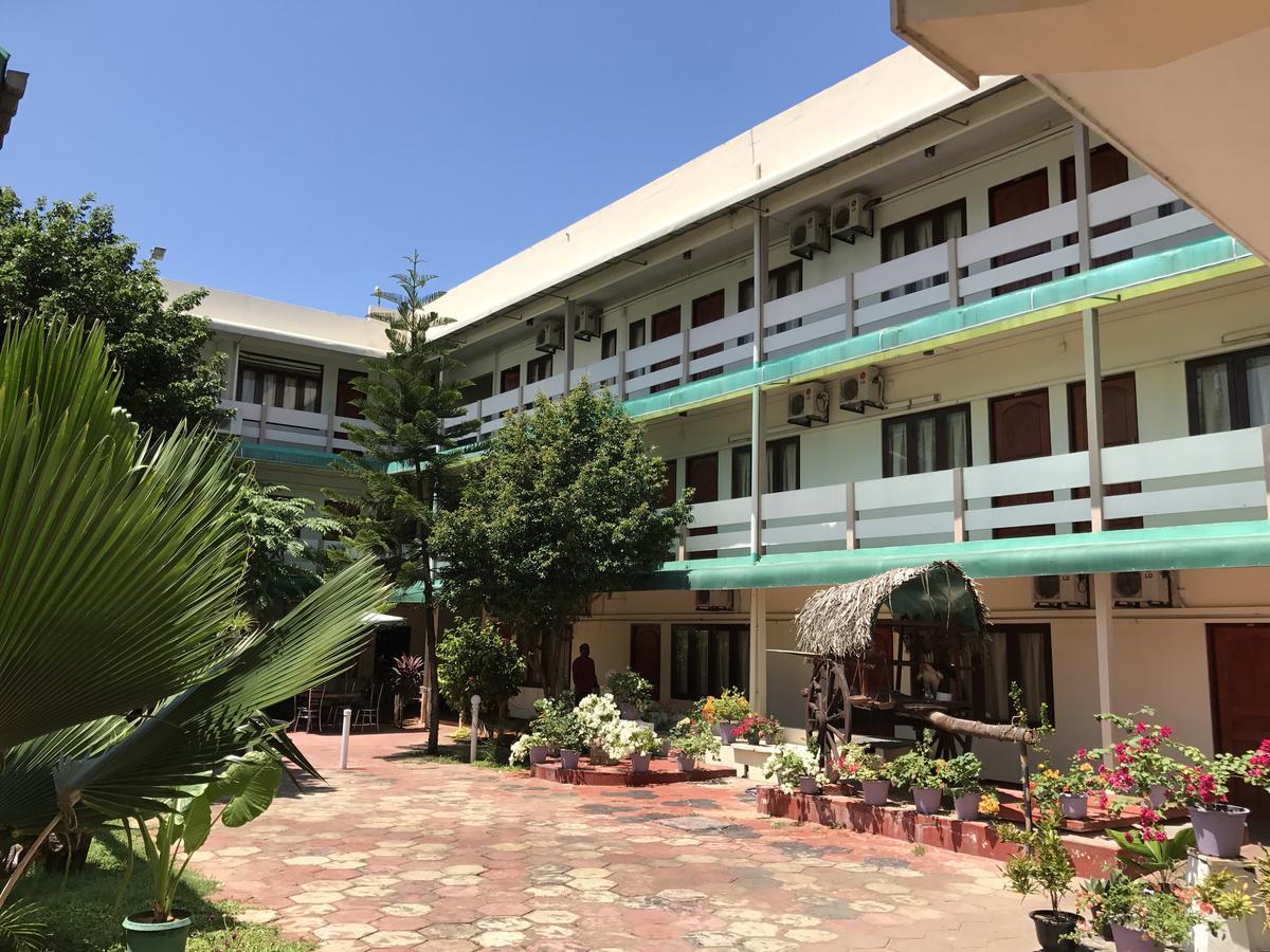 Gnaanams Hotel And Restaurant Τζάφνα Εξωτερικό φωτογραφία